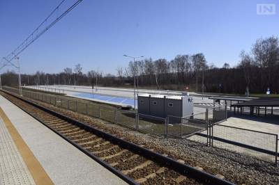 Parking przy dworcu w Swoszowicach gotowy od miesięcy, ale wciąż nie działa