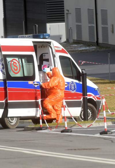 Najwięcej zakażeń i zgonów od połowy maja. Zapełniają się szpitale