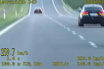 Jechał z prędkością 259,7 km/h. Mandat go czegoś nauczy?
