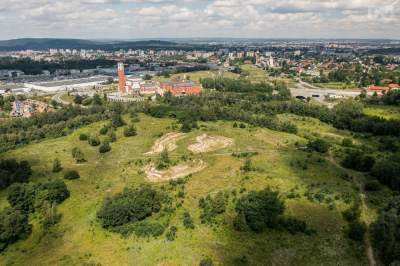 Piękny zielony teren w Krakowie, kiedyś składowisko zasolonego wapna