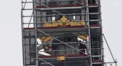 Na wieżę Mariacką powróciła korona królewska, z grubszą warstwą złota