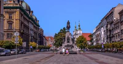 Nowy regulamin Placu Matejki: m.in. nie wolno palić ognisk, prowadzić psów bez kagańca...