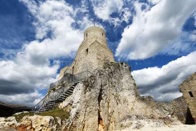 Piękna warownia dostępna już dla zwiedzających. Niedaleko Krakowa