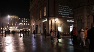 Nowe życie wierszy ze ściany na Brackiej. Znakomity pomysł