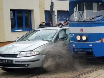 W Łagiewnikach tramwaj staranował samochód. Z premedytacją!