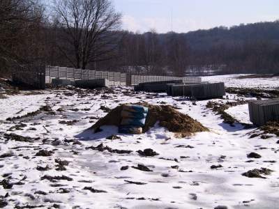 Deweloper buduje nielegalnie mur? "Pozwolenia nie było"