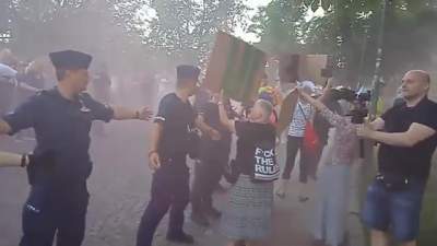 Abp Jędraszewski o Lechu Kaczyńskim: „królom był równy”. Protest przed Wawelem