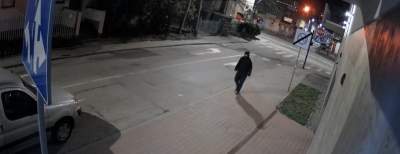 To ten mężczyzna przebił opony w kilkudziesięciu autach, policja apeluje