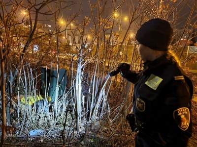 Szukali schronienia w dawnej ogrzewalni, jeden mężczyzna nie żyje