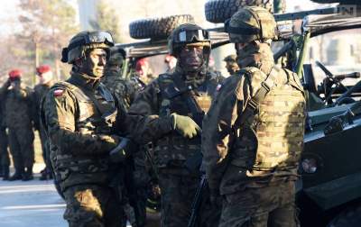 Pomysł na ferie: wojsko nauczy cię rzucać granatem i walczyć wręcz