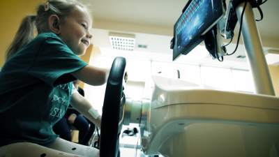 Robot uszczęśliwia chore dzieci. Pomogli krakowscy projektanci