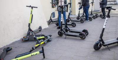 Tragiczny wypadek mężczyzny jadącego hulajnogą. Zginął w wyniku upadku