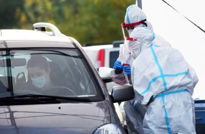 Znów ponad 400 ofiar. Więcej zakażeń na dobę nie wykryjemy?