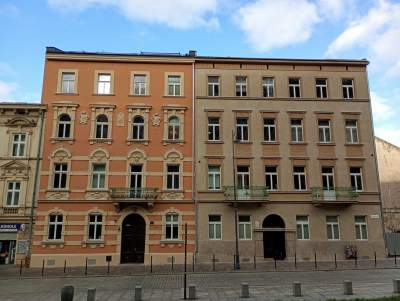 Wypiękniały kamienice naprzeciwko Wawelu, fasady odzyskały pierwotną kolorystykę