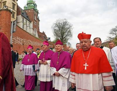 Reportaż o kardynale Dziwiszu w TVN24: "tuszował skandale, brał łapówki"