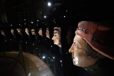 Twarzą w twarz z głowami wawelskimi. Monumentalna wystawa na Zamku Królewskim