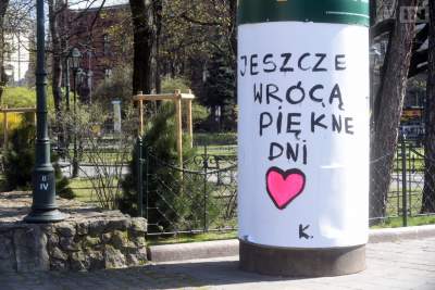 Rząd otwiera galerie handlowe, hotele i instytucje kultury