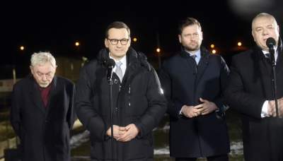 Morawiecki, Sasin, Bortniczuk wieczorem w Krakowie sypnęli obietnicami