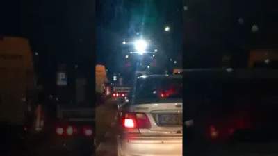 Zaparkował w bramie, Straż Miejska sprawnie rozwiązała problem (film)