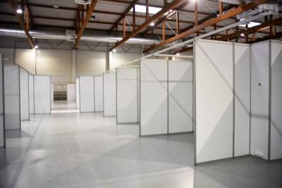 Szpitale tymczasowe: nie było ich, gdy były potrzebne. Wciąż duża liczba zgonów