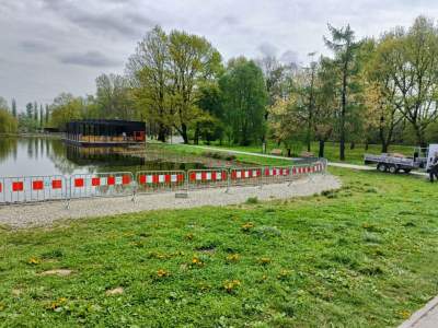 Ogrodzono staw w Parku Lotników Polskich, Zarząd Zieleni Miejskiej wyjaśnia