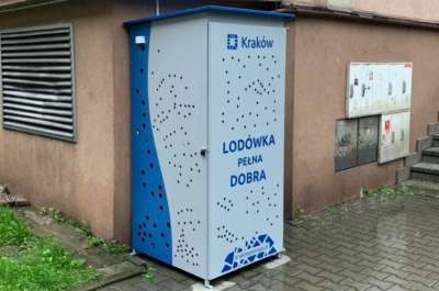 W Krakowie przybywa tych wyjątkowych lodówek, ważne nie tylko przed świętami