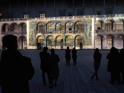 Wawel: pokazy multimedialne i sztuka pod gwiazdami. Za złotówkę!