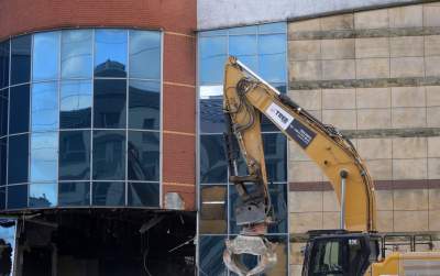 Dawna galeria handlowa zamienia się w kupę gruzu. Co wybuduje tu właściciel?