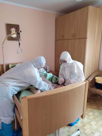 Trzecia ofiara ogniska zakażeń w klasztorze w Tuchowie