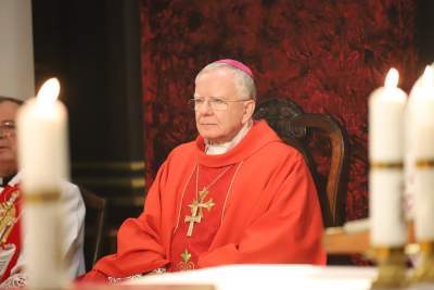 Metropolita krakowski cytuje Konstytucję i mówi o krzyżach w szkołach i urzędach