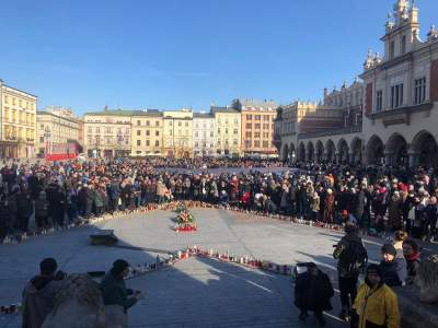 Myślami z Gdańskiem: Kraków w hołdzie Pawłowi Adamowiczowi