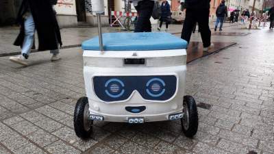 To nie sciene fiction, robot kurier dostarcza przesyłki w Krakowie