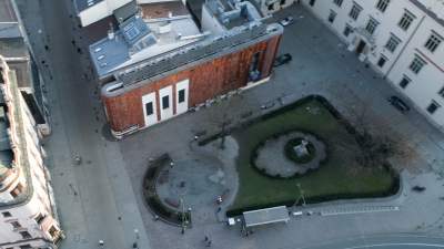 Szczególna zmiana nazw ulic i placów: przed magistratem plac Praw Człowieka