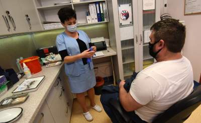 Najnowsze dane o pandemii: "tysiące zakażeń i setki zgonów nie robią już wrażenia"