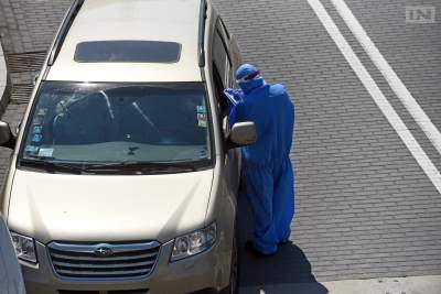 Bardzo dużo zakażeń, wśród ofiar coraz więcej młodszych osób