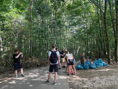 Młodzi Ukraińcy posprzątali Zakrzówek. Tak po prostu...