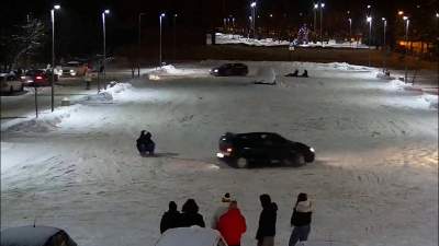 Drifty i kulig za autem. Policja przerwała niebezpieczną zabawę