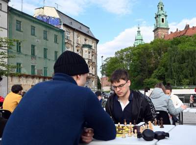 Świetne miejsce na partyjkę szachów pod Wawelem, przy okazji Mistrzostw Polski