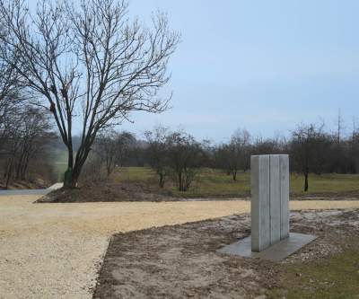 Kolejny akt wandalizmu na miejscu kaźni tysięcy osób