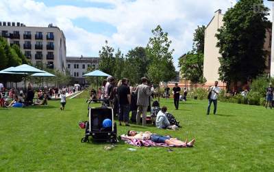 Najpierw zamienili parking w park, teraz zbudują pawilon z wystawą „Jarmark cudów”