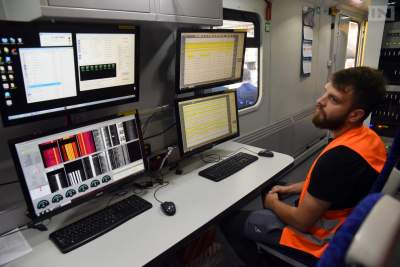 Atak cybernetyczny przyczyną awarii systemów sterowania pociągami?