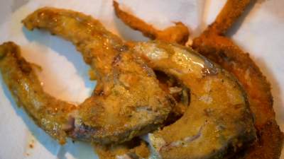 Dziesięć tysięcy porcji smażonego karpia dla krakowian. Za darmo!