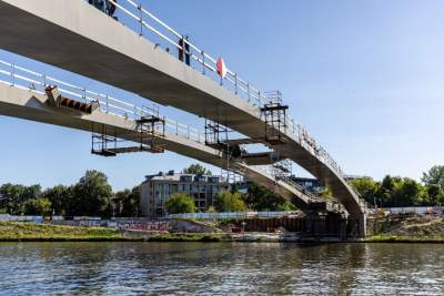 Zamknięcia na bulwarze Inflanckim, z powodu budowy kładki