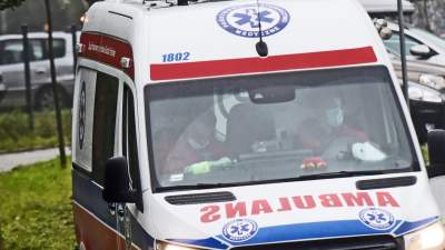 Nastolatka wypadła z 11 piętra. Dziewczynka walczy o życie