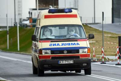 Wypadek karetki z zakażonym pacjentem, pięć osób rannych