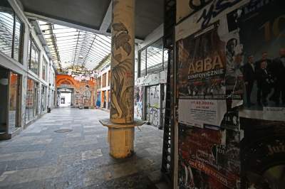 Kiedyś elegancki pasaż, dziś koszmarne miejsce przy Rynku Głównym