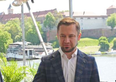 Poseł Miszalski: rządowe media i Kościół pomagają PiS utrzymać poparcie