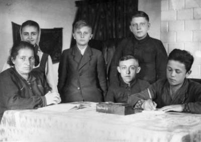 M Szostkiewicz: jak za okupacji lekcje w prywatnych mieszkaniach?