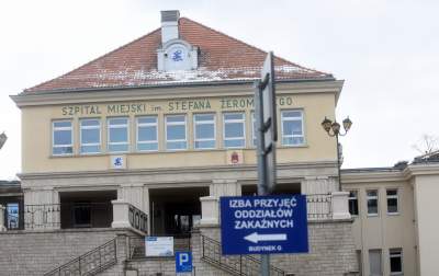 Niezaszczepieni paraliżują szpitale. W Krakowie brakuje miejsc na oddziałach niecovidowych