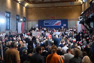 Kaczyński na konwencji PiS w Krakowie, powitały go okrzyki protestujących